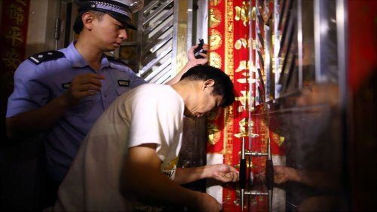 丹阳请开锁师傅开了锁后，师傅